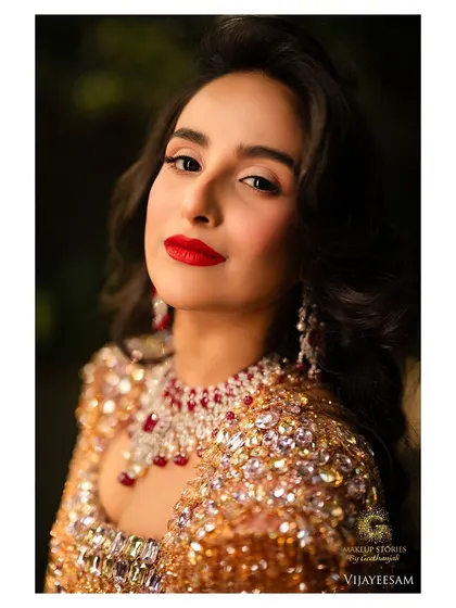 A powerful close up showcasing a timeless Hollywood glamour look. The bold red lip and perfectly sculpted features are hallmarks of this classic style, which I teach in my advanced makeup courses.