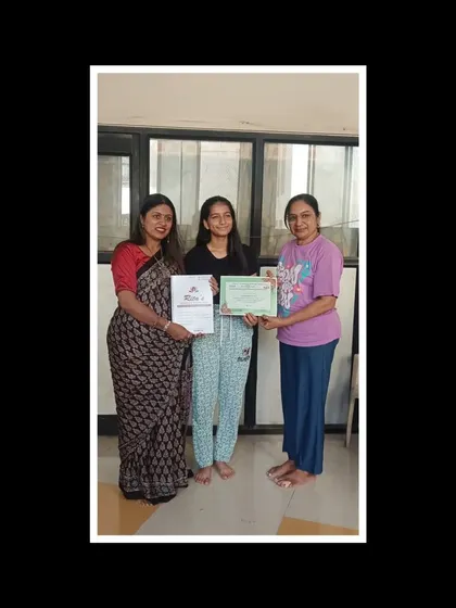 Another graduate from our Season 6 mehendi classes. I am excited to see the beautiful work she will create in the future.