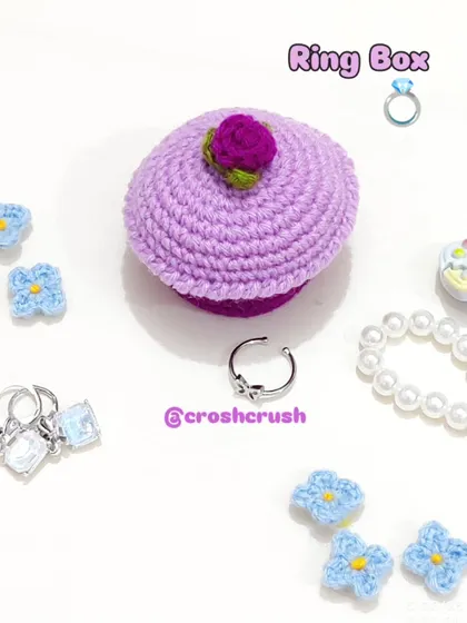 The cupcake ring box with a "Ring Box" text overlay.
