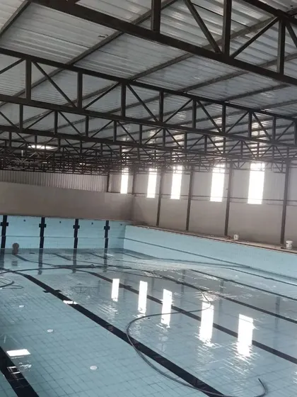 A wide perspective of our 25-meter, six-lane indoor pool. This facility allows for uninterrupted training, protected from the elements.