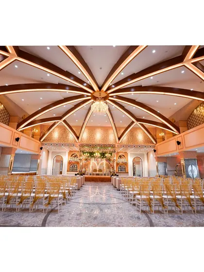 Our hall can comfortably accommodate 500-800 guests, making it the perfect venue in Mulund for weddings, receptions, and other large-scale events.
