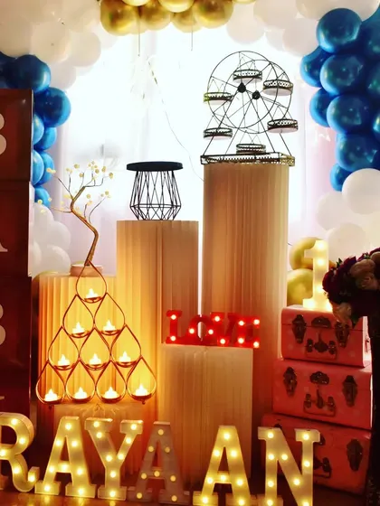 A "Mr. ONEderful" themed birthday for Rayaan, with blue and gold balloons and charming decorative details.