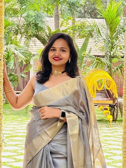 Maneesha exuding elegance in a beautiful grey saree for Day 3 of Navratri. This color captures a subtle sophistication, balancing grace with modern charm.