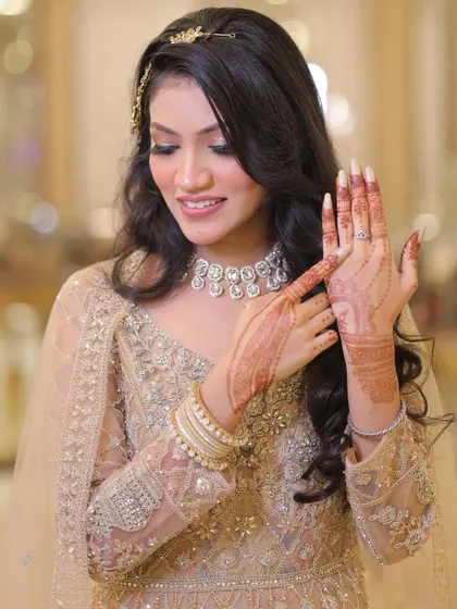 The bride showing off her engagement ring, a classic shot that also highlights her beautiful henna and nails.