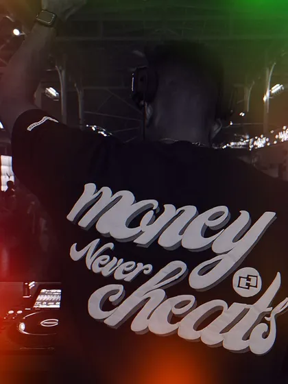 Happy Valentine's Day. A cheeky post showing where my loyalty lies: the grind. Money never cheats.