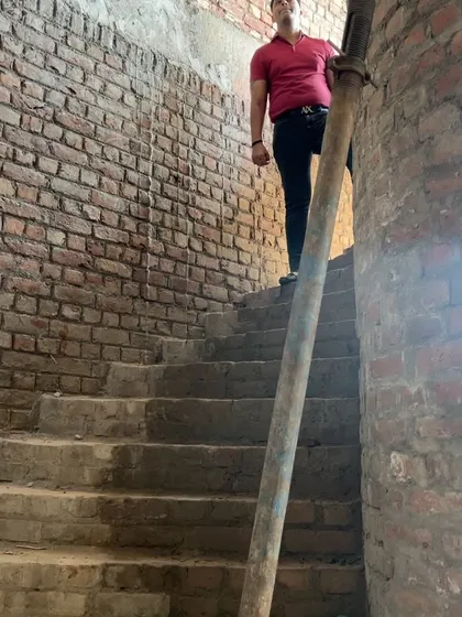 Inspecting the staircase construction at an early stage. Every element, big or small, gets my full attention.