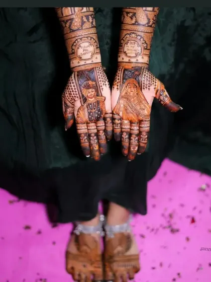 Another angle of this stunning bridal mehandi, highlighting the groom and bride portraits on the palms.