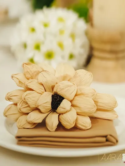 A close-up of a handcrafted napkin ring from our 'Easy Breezy Brunch'. Made from dried corn husk, this small detail reflects our commitment to using natural, eco-friendly materials in our designs.