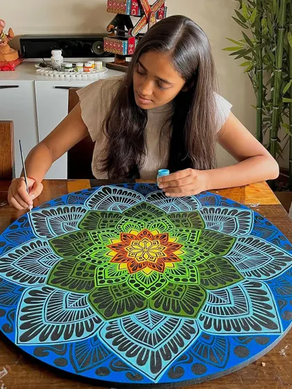 Experimenting with a rainbow gradient in the center of this mandala, and I love how it turned out.