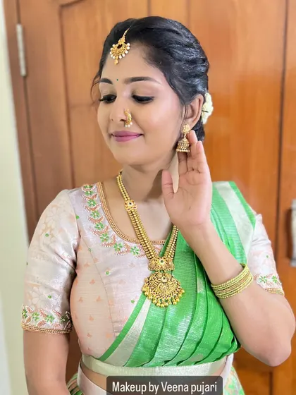 A close-up of Swathi Reddy's soft glam makeup. The green in her saree is subtly picked up in her jewelry.