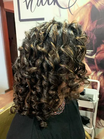 Pintura highlights are perfect for defining curls and adding dimension.