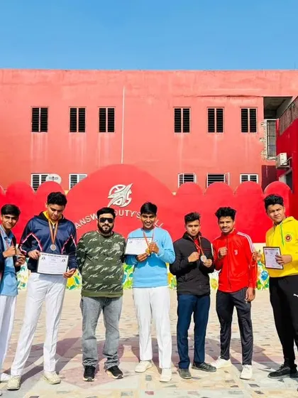 The team with me after a successful outing at the Delhi Amateur Boxing tournament.