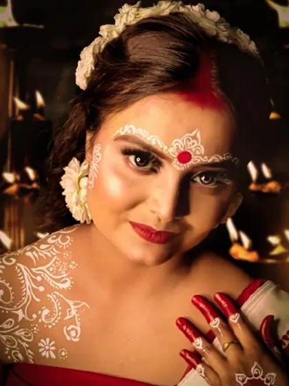 A close-up of the Alpona makeup, highlighting the delicate and intricate line work taught in our courses.