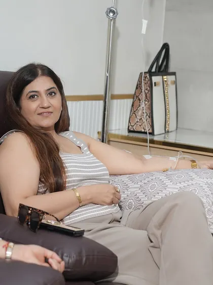 A client relaxes comfortably while receiving a personalized IV drip at our Dehradun clinic. Our sessions are designed to be a peaceful experience where you can recharge while we deliver essential nutrients for your health and wellness.