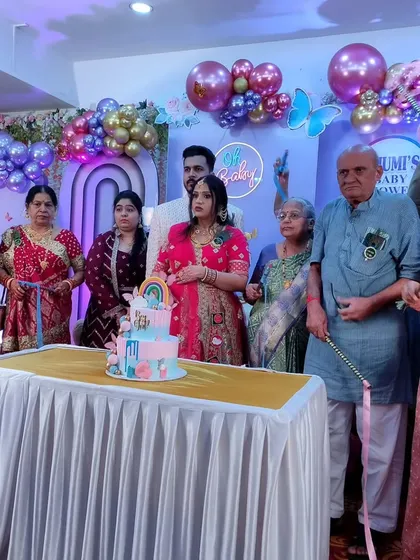 The whole family gathers for the cake cutting ceremony. These are the picture perfect moments that everyone will remember.
