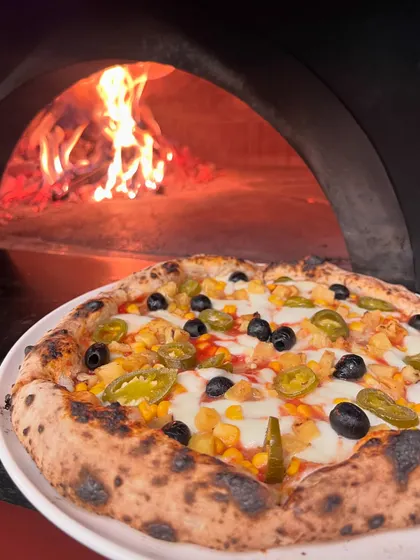 Our Classic Veg pizza, fresh from the wood-fired oven. A perfect way to start the week.