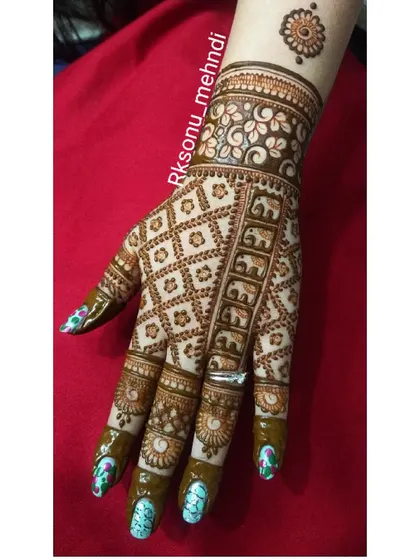 This gallery showcases a variety of my traditional designs. You'll find classic elements like peacocks, elephants, lotuses, and intricate jaali (net) patterns, all expertly crafted to create timeless beauty.