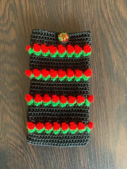 For a bolder look, this mobile pouch features bright red tulips against a black background, creating a striking contrast.