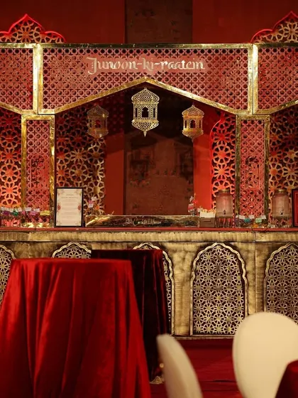 The bar was designed to be a centerpiece, featuring Mughal-style arches, intricate jali work, and hanging lanterns, with sections named 'Shehr-e-ishq' to enhance the romantic, city-of-love theme.