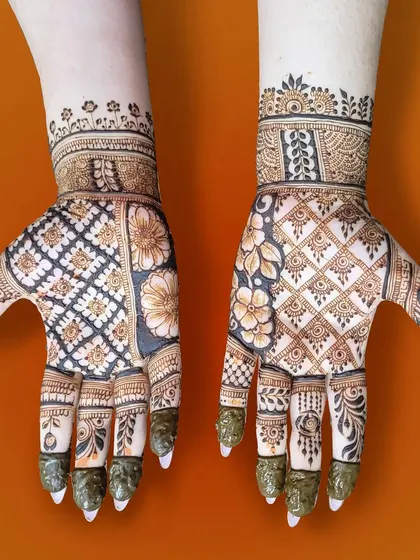 A custom design for a client who requested sunflowers and sakura (cherry blossoms). I blended these two beautiful flowers with a traditional grid pattern for a unique fusion look.