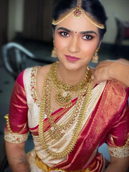 A classic South Indian bridal portrait. The makeup is elegant and refined, with a matte finish and defined features that photograph beautifully.