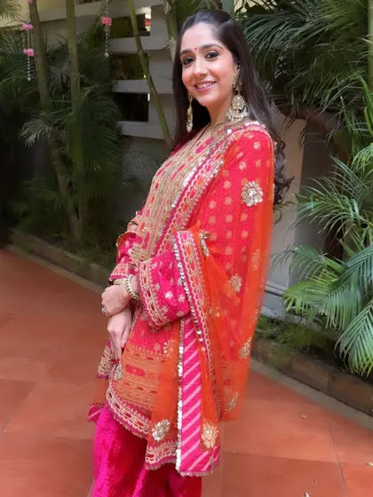 A full view of Aishwarya's stunning Satsang look. The makeup is fresh and radiant, perfect for the occasion.