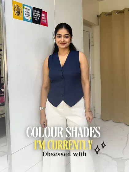 Here I am, showcasing some of the color shades I'm currently obsessed with. This navy vest paired with white trousers is a classic combination that always looks sharp.
