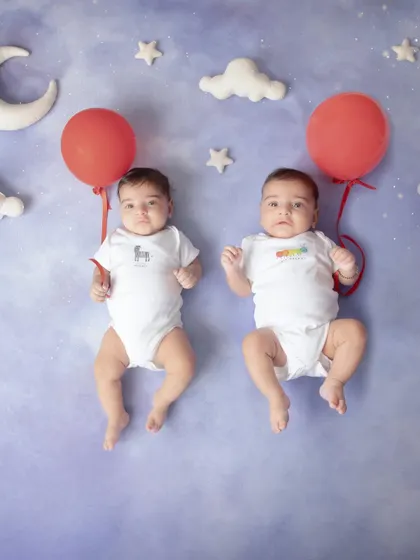Double the joy, double the love! Photographing twins is a special experience, and I love creating fun, imaginative scenes like this one that celebrate their unique bond from the very beginning.