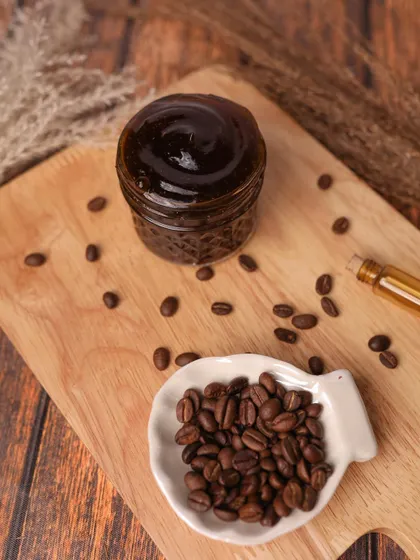 Shot some DIY recipe images. This flat-lay of a homemade coffee scrub, surrounded by coffee beans on a wooden board, creates a warm, rustic, and aromatic feel.