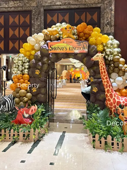 The grand entrance to the Lion King party, with a balloon arch designed to look like a cave entrance, flanked by jungle animals.