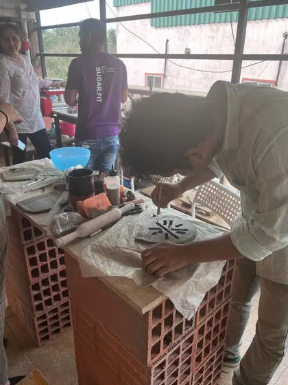 More moments from our corporate workshops. I love seeing colleagues encourage each other and discover their hidden artistic talents during these team activities.