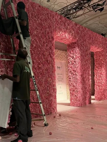 A behind-the-scenes look at my team meticulously applying thousands of flowers to the set walls for the Dolly J show. This level of detail and dedication is what it takes to achieve such a seamless, high-impact result.