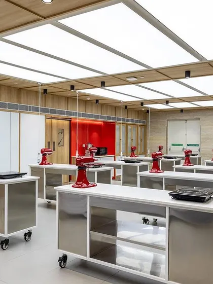 Come say hi to our brand new, state-of-the-art academy in Delhi! Just like our Bangalore studio, it's fully equipped with individual baking stations to give you the best possible hands-on learning experience. We can't wait to bake with you here.