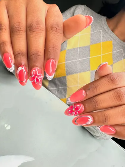 A final look at this student's creation, a coral and white set with 3D flowers, showcasing the skills learned in my academy.