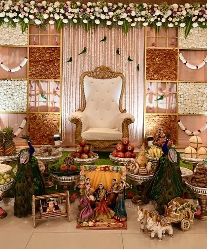 A high-quality, full-stage view of the dry fruit backdrop decoration. This image clearly shows the intricate details of the panels and the complete 21-plate setup.