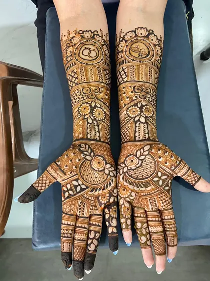 The fine lines and ornate motifs of this traditional design are just captivating. It features engagement rings and the couple's initials.