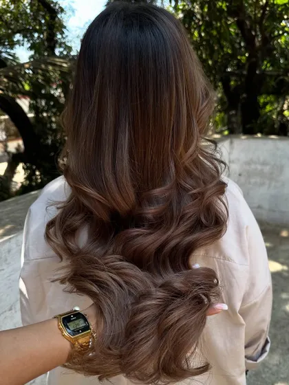 The back view of the 'Beige Color Refresh'.