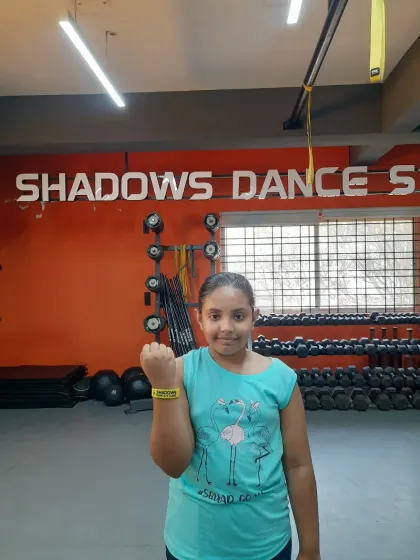 Hasini proudly shows her yellow band after a lovely performance in the basic level. Congratulations on this milestone.