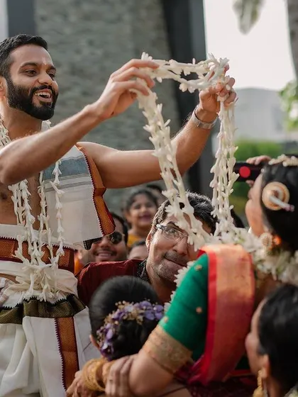 The playful spirit of a Tamil Iyengar wedding. These rituals are full of laughter and candid moments, and we love being in the middle of the action to capture authentic interactions like this.