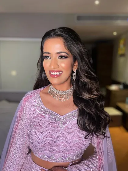 A radiant smile from Deepanshi. The dewy skin and shimmering eyes make her look absolutely ethereal.