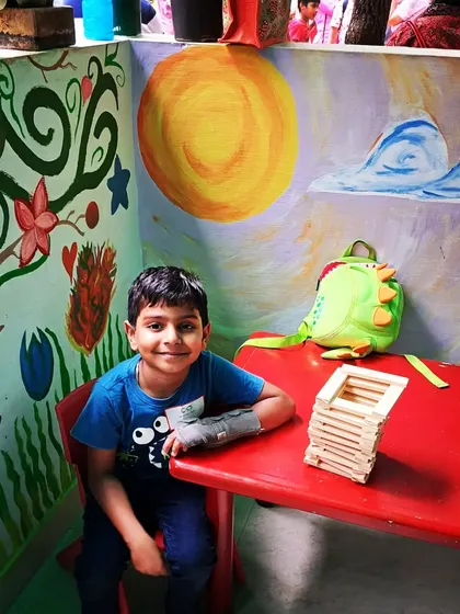Even with a cast on his arm, this young builder was determined to create. It shows that the desire to build is powerful. He is exploring patterns and balance, proving that everyone can participate and achieve something they are proud of.