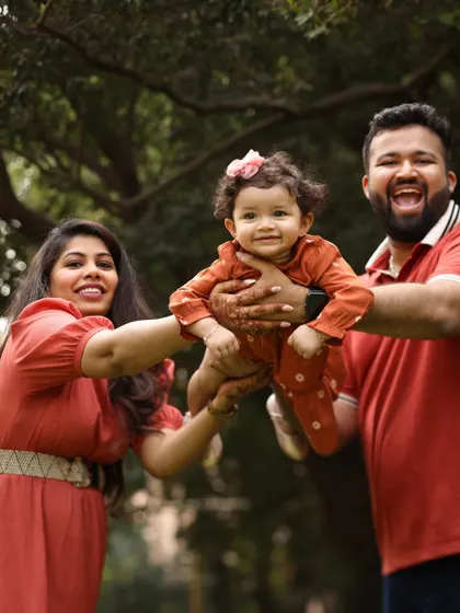Let's go outside and play. An outdoor family shoot in one of Mumbai's lush gardens is perfect for capturing vibrant, energetic portraits filled with genuine smiles and happy memories.