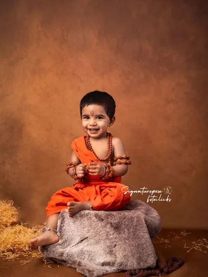 A sweet and simple portrait of a little Rama. Seated on a rock with his prayer beads, this shot captures the innocent and gentle side of the character, using a minimalist background to keep the focus on him.