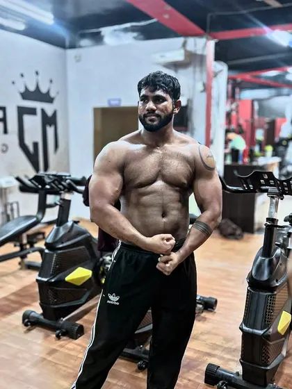 A side chest pose, showing the progress in my bulk. The goal is to add size while maintaining some definition.