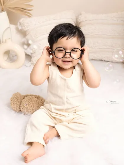 Capturing the pure, unfiltered joy of a baby's first year is so special. This playful portrait, complete with bubbles and adorable glasses, shows the fun and personality that shines in my milestone sessions.