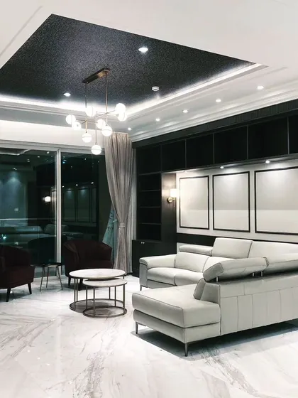 This is what happens when modern luxury meets a cozy night in. We designed this living room with a dramatic dark ceiling, marble floors, and plush seating to create a space that’s perfect for hosting or just chilling. It’s high-end without being stuffy.
