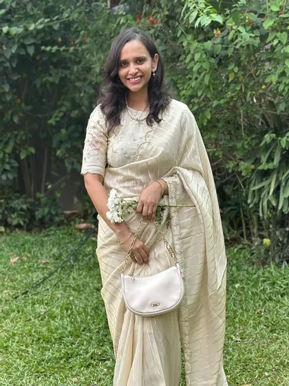 It brings me so much joy to see my clients looking stunning in their custom sarees. This client is wearing our fancy tissue saree with a beautiful pearl scallop border, a perfect choice for an elegant, understated look.