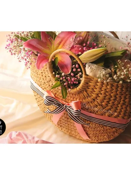 We were so excited to create a special hamper for the gorgeous Sonam Kapoor, presented in a beautiful floral basket.