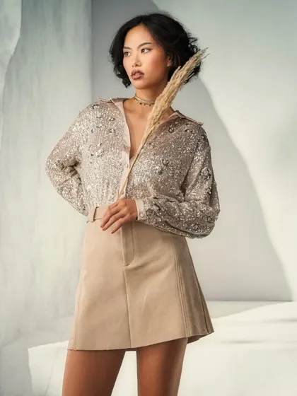This image combines a soft, textured projection with equally soft lighting on the model. It's a great example of creating a gentle, harmonious composition where every element works together.