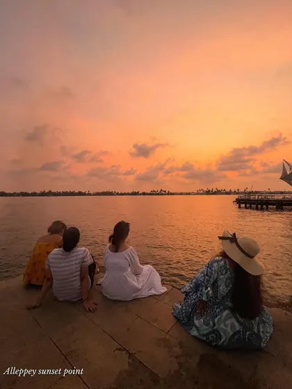 This is the moment it all becomes worth it. Watching the sunset in Alleppey with new friends who feel like old souls. My trips are about finding these pockets of peace and connection.